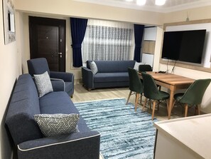 Family House, Lake View | Living area