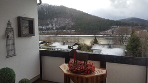 Property grounds - Timeless" apartment, gigantic lake view, fireplace, WLAN, dogs welcome (Winterberg- Niedersfeld)