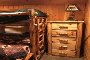 3 bedrooms, bed sheets