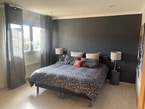 4 habitaciones, escritorio, cuna de viaje y wifi gratis