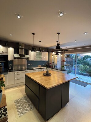 Private kitchen - Spacious house with pool and garden ideal for family holidays (vesseaux)