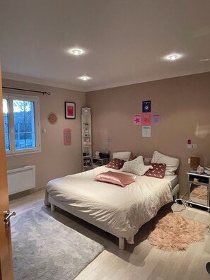 4 chambres, bureau, lit parapluie, Wi-Fi gratuit