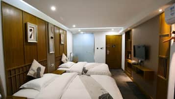 Desk, blackout curtains, free WiFi