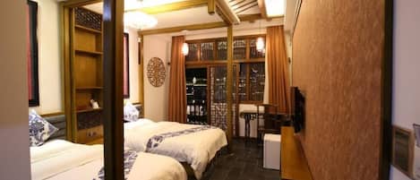 Deluxe Twin Room, River View | Desk, blackout curtains, free WiFi