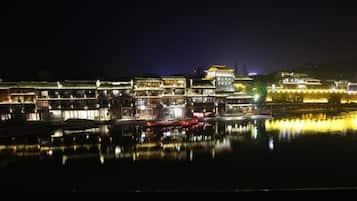 Façade de lâhĂ©bergement - soirĂ©e/nuit