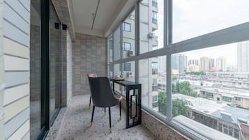 Appartamento Elite, 4 camere da letto, vista città | Balcone