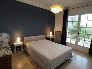 3 عدّة غرف نوم ومكواة/لوح كي وسرير سفر وواي فاي مجانًا