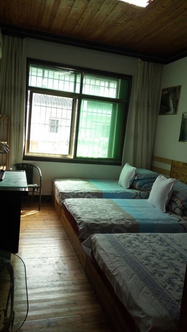 Blackout curtains, free WiFi