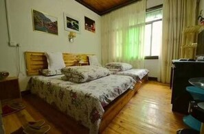 Blackout curtains, free WiFi