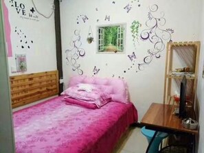Blackout curtains, free WiFi