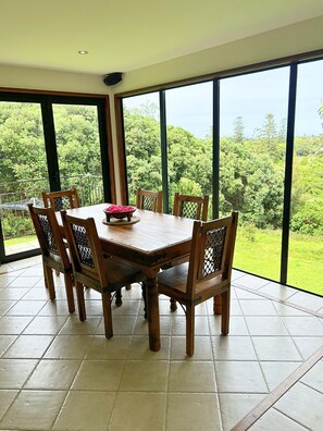 Casa Premium, vistas a la montaña | Comedor