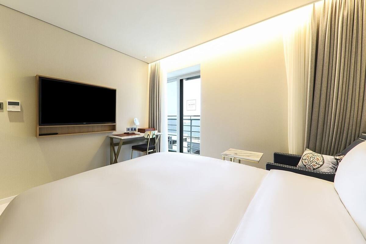 豪華客房, 非吸煙房, 露台 | 義大利 Frette 床單、高級寢具、羽絨被、舒適加層