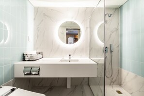 Deluxe Terrace | Bathroom | Shower, designer toiletries, hair dryer, bathrobes - Ocean 2 Heaven (Busan)