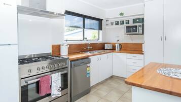 Familiehus, havutsikt | Eget kjøkken | Kjøleskap, mikrobølgeovn, ovn og kokeplater