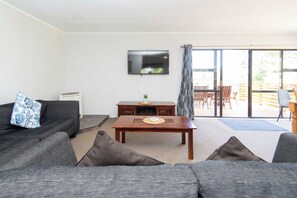 Family House, Ocean View | Living area