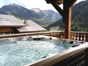 Outdoor spa tub - Chalet 14 pers (12 adults max) - authentic, spa, close to the centre and slopes (Châtel)