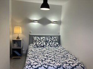 1 bedroom, iron/ironing board, free WiFi, bed sheets - Apartment type villa in Sanary sea view, 150m from the beach with Jacuzzi plus parking (Sanary-sur-Mer)