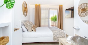 12 Schlafzimmer, Zimmersafe, Schreibtisch, Bügeleisen/Bügelbrett