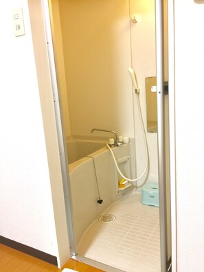 Private Vacation Home | Bathroom | Separate tub and shower, deep soaking tub, free toiletries, hair dryer - Central Osaka House (Osaka)