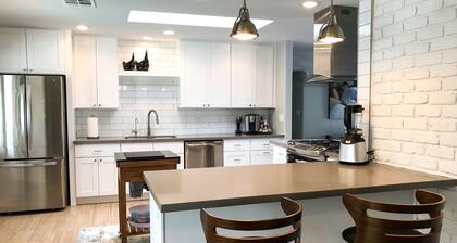 UUSI LUETTELO * Vanha kaupunki * Lämmitetty uima-allas ** 86inTV * Urheilu / Playstation * Tarvitsemme vain sinua!