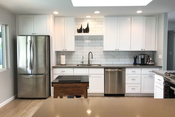 Refrigerador, microondas, horno, placa de cocina