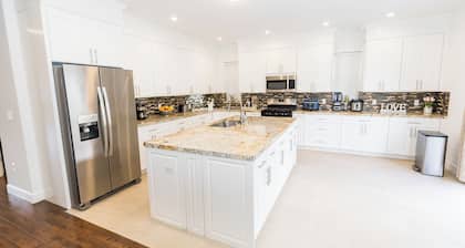 Brand New Luxury Home - 2700 SQFT 4 Bedrooms 3 Bathrooms