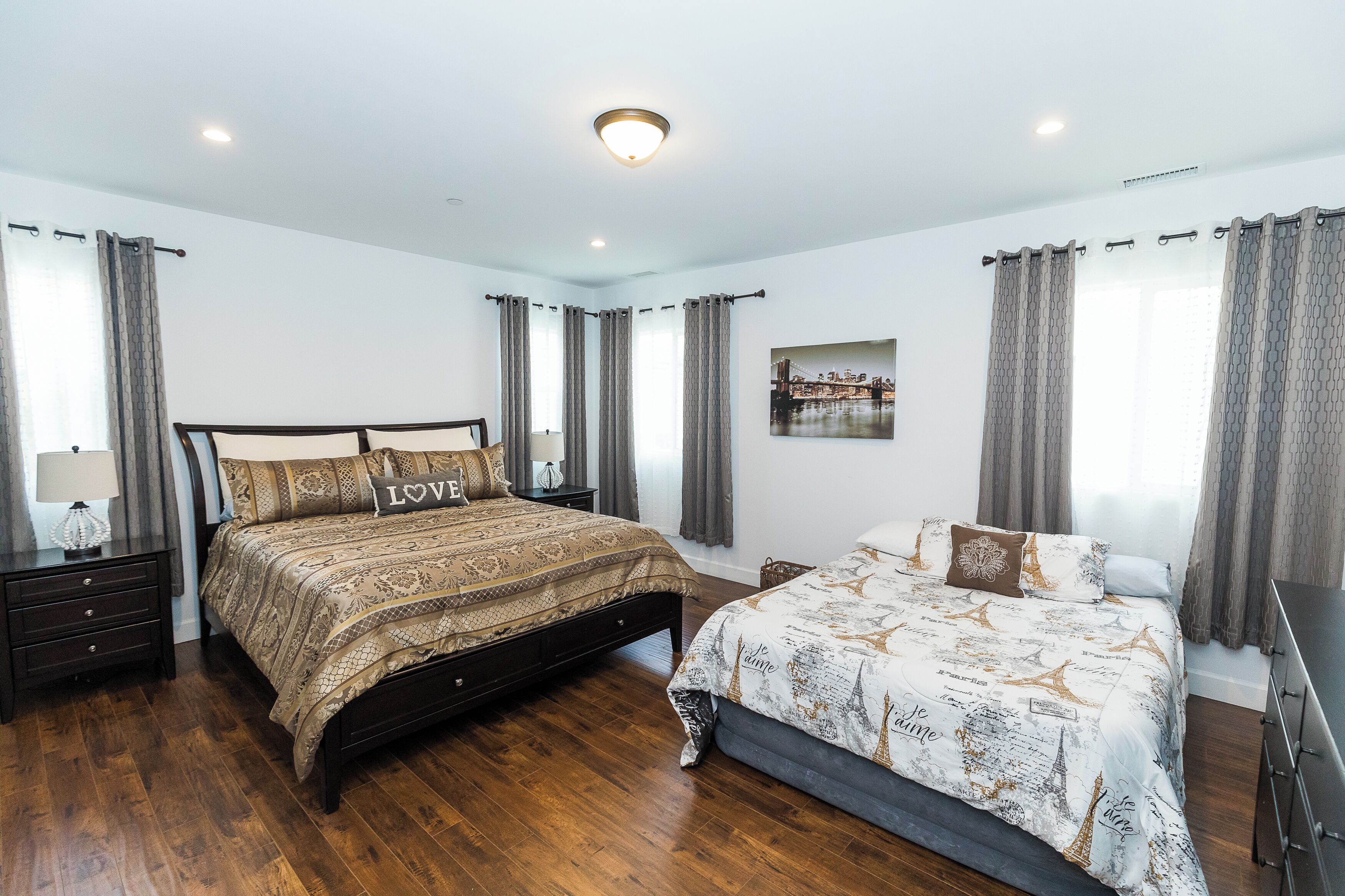 4 bedrooms, iron/ironing board, travel crib, free WiFi