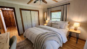 2 多间卧室、记忆海绵床垫、办公桌、熨斗/熨衣板