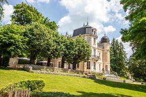 Exterior - Castle of Frétoy in Burgundy (Morlet)
