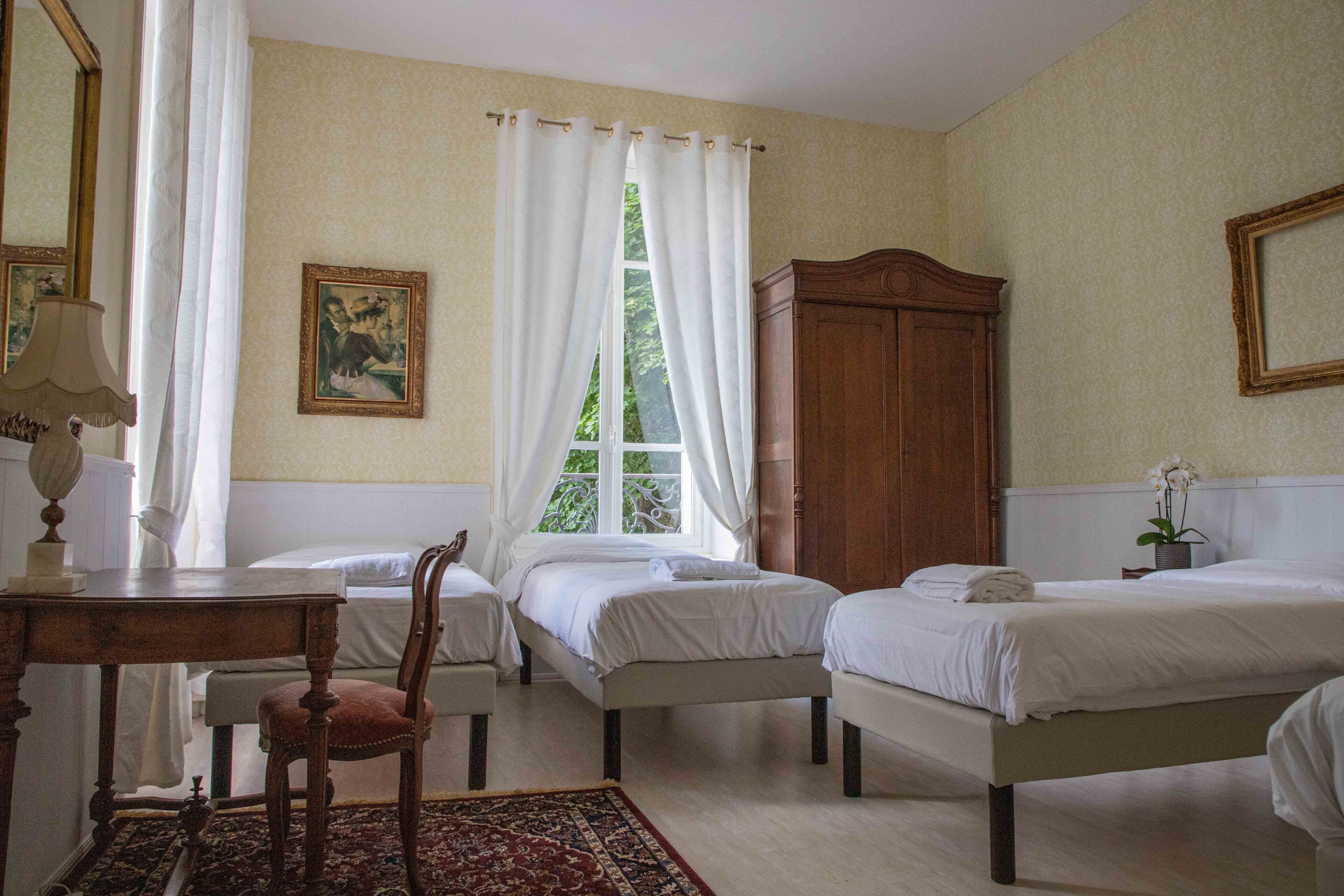 12 chambres, fer et planche à repasser, lit parapluie, Wi-Fi gratuit