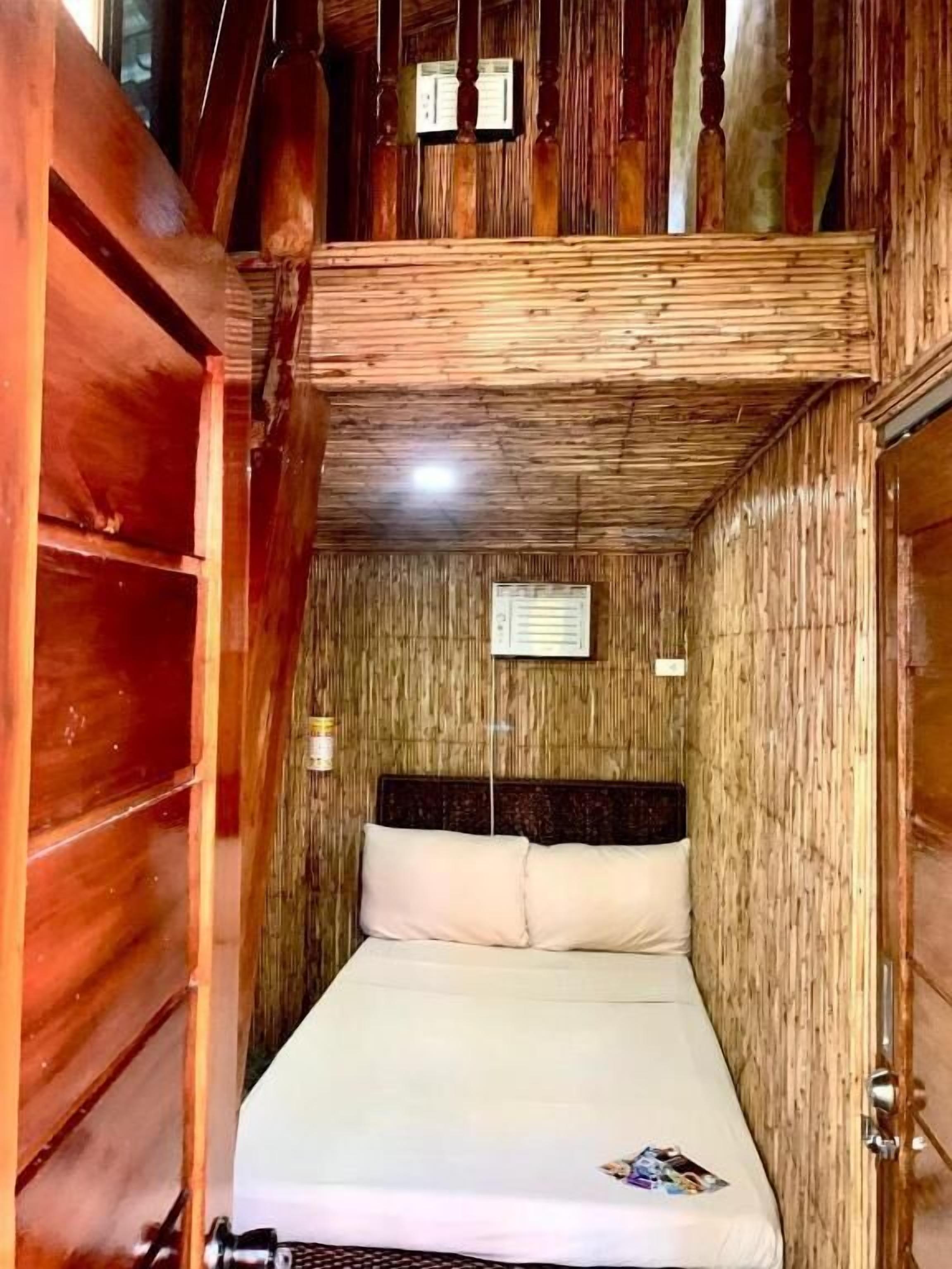 Basic Double Room Single Use, Pool View