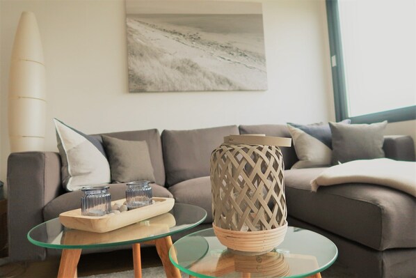 Smart TV, libros y estéreo 