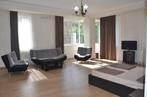 1 habitación, tabla de planchar con plancha y wifi 