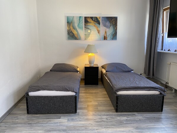 1 chambre, fer et planche à repasser, Wi-Fi gratuit, draps fournis