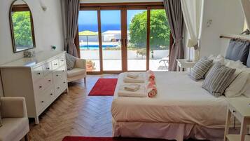 3 bedrooms, in-room safe, iron/ironing board, travel cot