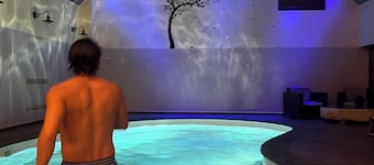 Standing In Bed 4 People, Pool, Jacuzzi tub, quiet, greenery