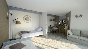 1 bedroom, travel cot, WiFi, bed sheets