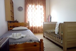 3 bedrooms, iron/ironing board, Internet, bed sheets