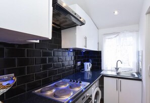 Kjøleskap og brødrister