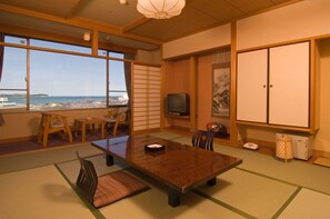 传统客房, 私人浴室 (For Four Guests) | 客房内保险箱