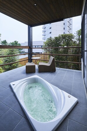 Japanese Western Style Premium Room with Private Open Air Bath [Non-Smoking] | Private spa tub