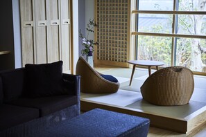 Premium-Zimmer, Nichtraucher (Japanese Western, Private OpenAirBath) | Zimmersafe, individuell dekoriert, Schreibtisch, kostenloses WLAN