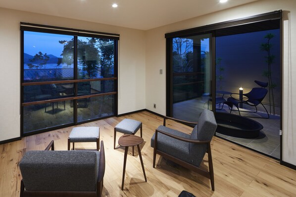 Western Style Premium Twin Room with Private Open Air Bath [Non-Smoking] | In-room safe, individually decorated, desk, free WiFi