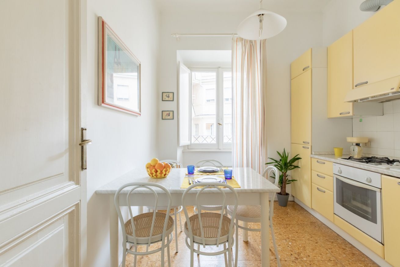 Réfrigérateur, four, plaque de cuisson