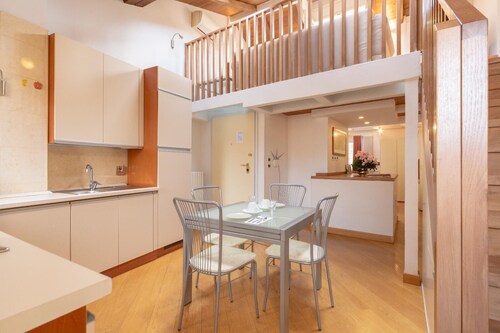 Deluxe Apartment   Split Level