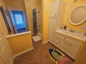 Combined shower/bathtub, hair dryer, towels, soap