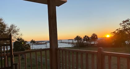 Beautiful Calcasieu Lake Views from Old Settlement Home.