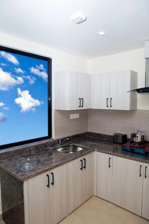 슈피리어 아파트 | 전용 주방 | 냉장고, 전자레인지, 커피/티 메이커, 전기 주전자