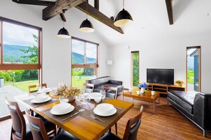 Chalet, 3 habitaciones (Mizuho) | Zona de estar | Una televisión de pantalla plana, suelo radiante