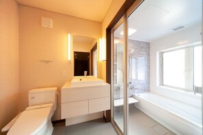 Combined shower/bathtub, free toiletries, hair dryer, electronic bidet - Mizuho Chalet (Hakuba)